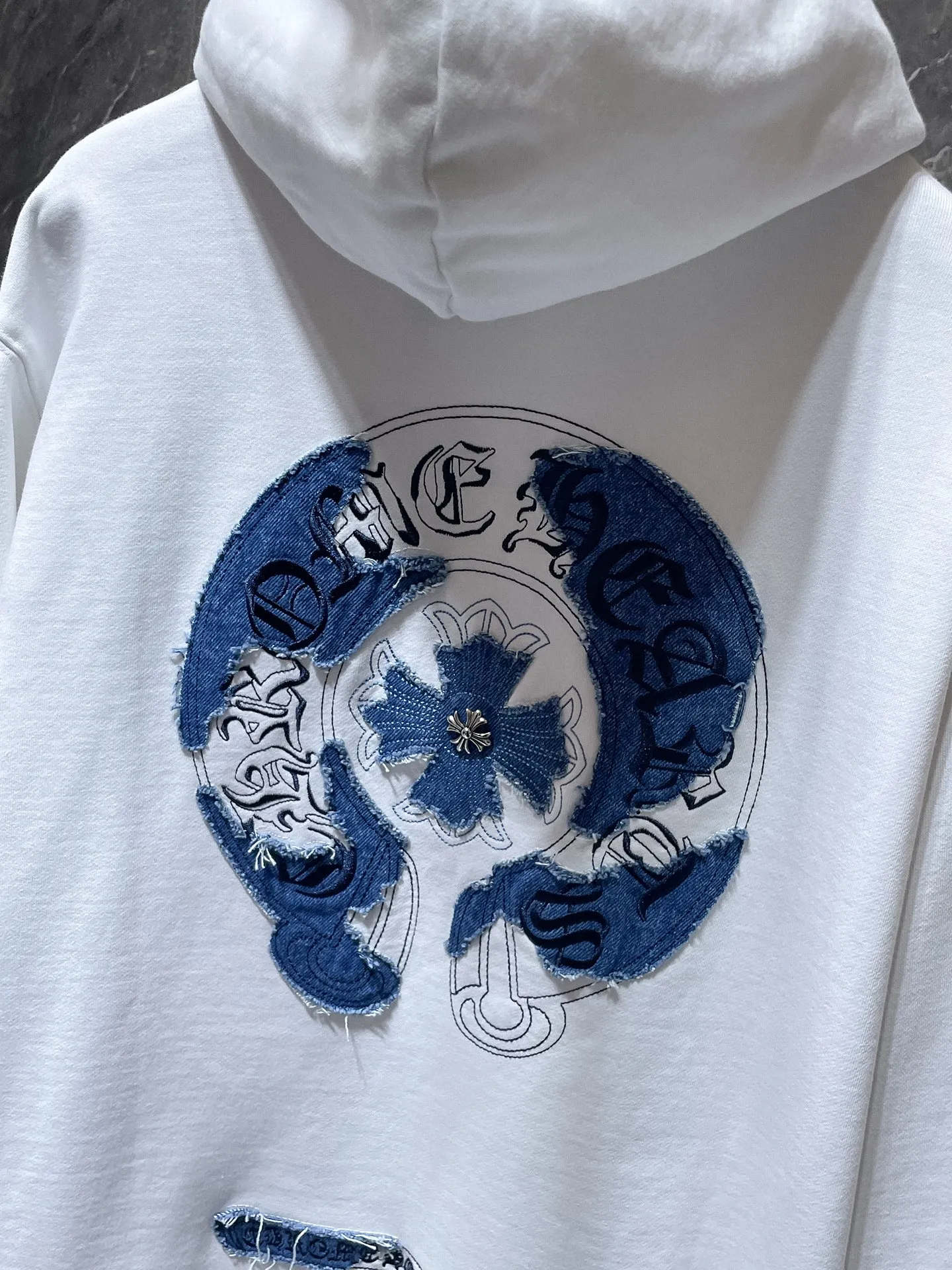 P276 Chrome Hearts Autumn and Winter 2025 Counter Synchronization Chrome Horseshoe Contrast Color Patch Short Sleeves Heavy Industry Pure Hand Cut Patching Embroidery Technology Heavy Industry Embroidery! ! ! Tens of thousands of needles! ! Improved customized version of 1:1 high-gram weight high-quality fabric Recommended color: white black code number: S, M, L, XL